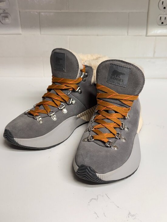 Sorel Shoes - Sorel Out N About III Conquest Size 7 - Gray Orange White - Womens